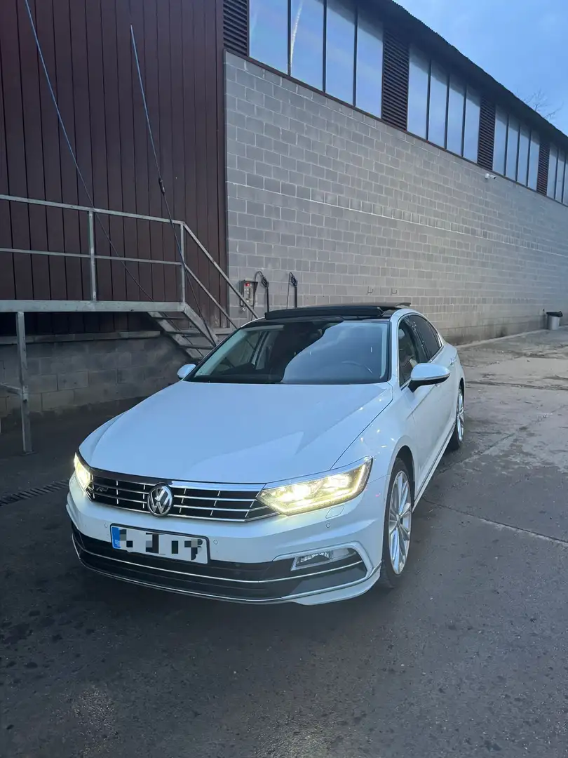 Volkswagen Passat 1.6 TDI R-Line Exclusive DSG7 - 1