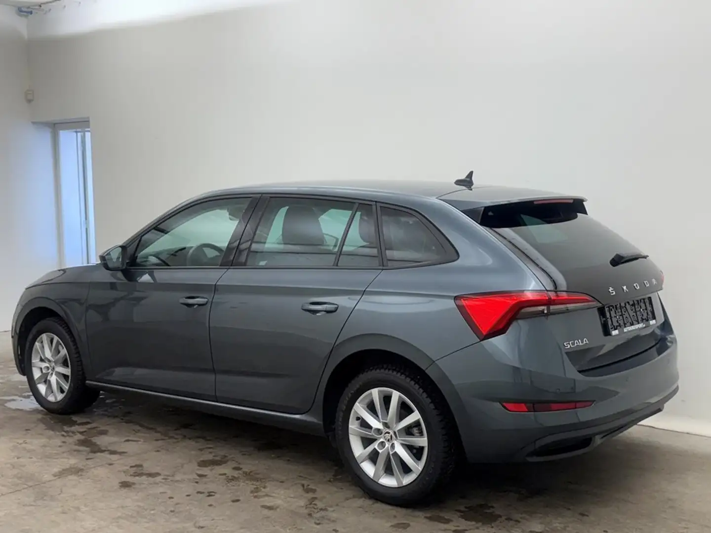 Skoda Scala 1.0TSI Ambition DSG7 Carplay Zetelverwarming Grijs - 2