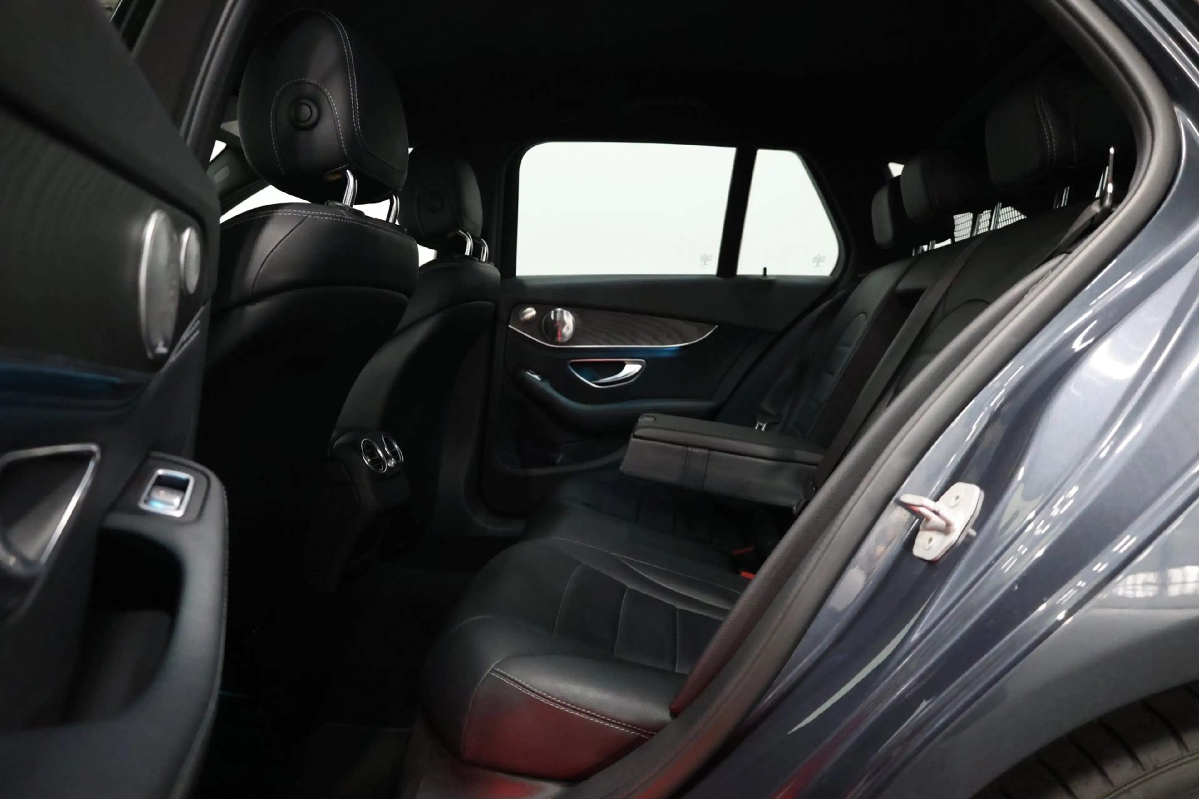 Mercedes-Benz C 350 Estate e AMG-line LED/LEDER+S.VERWARMING/19" LMV/C — photo 12