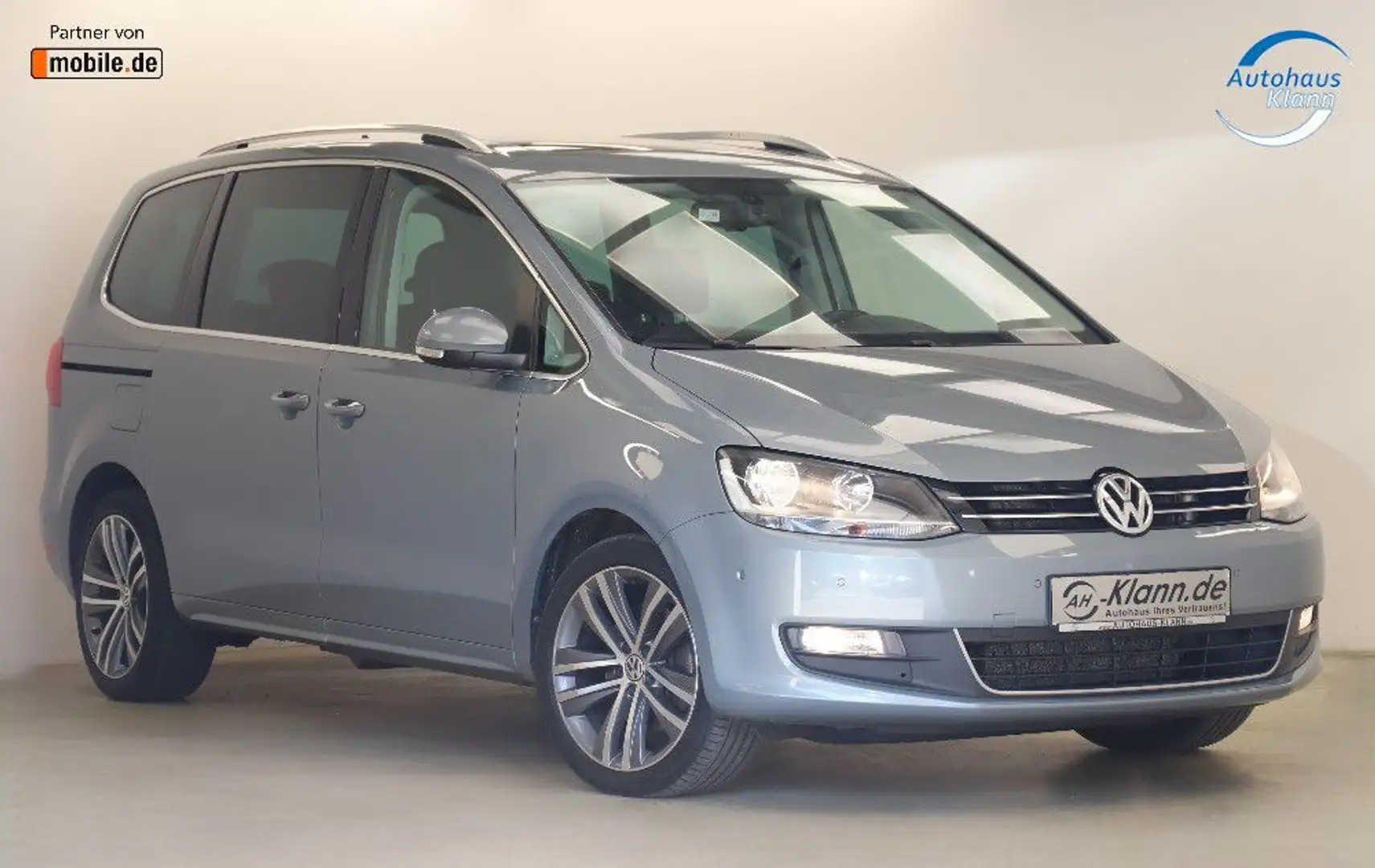 Volkswagen Sharan 2.0TDI 177PS DSG Cup Pano AHK 7Sitz 1Hand Gris - 1