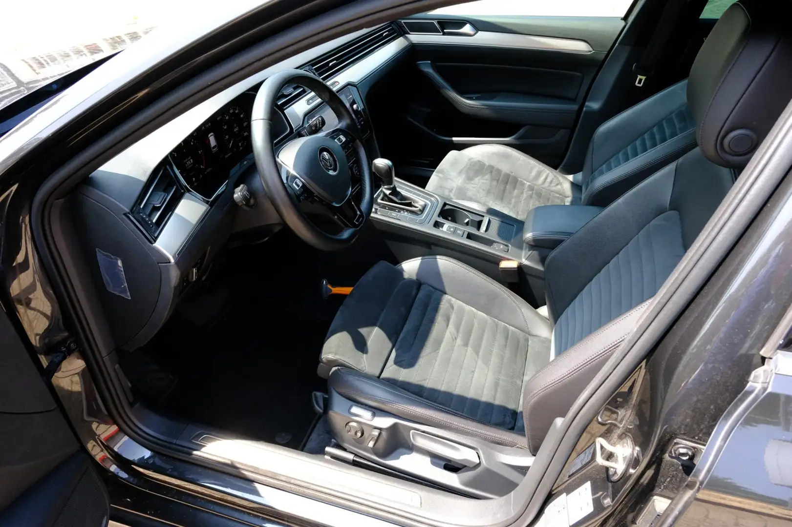 Volkswagen Passat Variant 1.6 TDI R-Line Aut. Pano|Leder-Alcantara|Adapt.Cru Grijs - 2