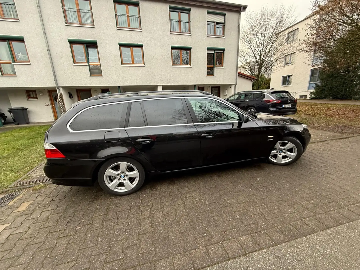 BMW 530 530xd Touring Aut. Edition Exclusive Schwarz - 1