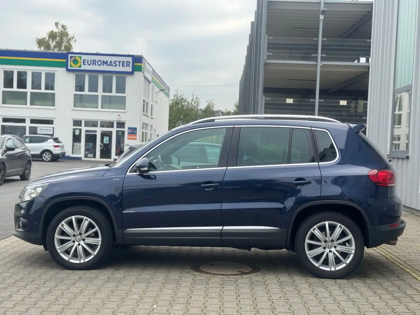 Volkswagen Tiguan DSG  Lounge Sport & Style BMT 4Motion Kam Blau - 1