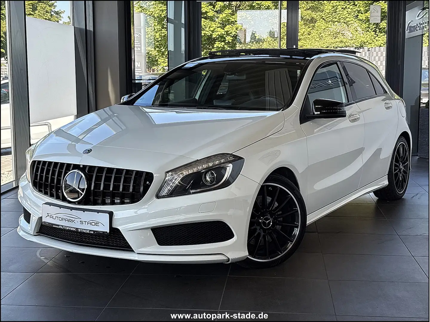 Mercedes-Benz A 220 4Matic Aut AMG Night Pano Navi Leder BiXen Білий - 2