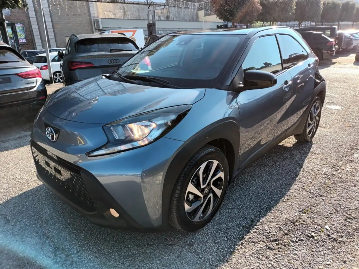 Toyota Aygo X 1000 VVT-I TREND 72CV 5P CARPLAY CAM"17 ITALIA Grau - 2