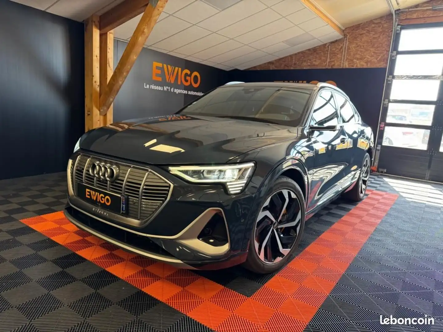 Audi e-tron 55 SPORTBACK QUATTRO S line Blauw - 1
