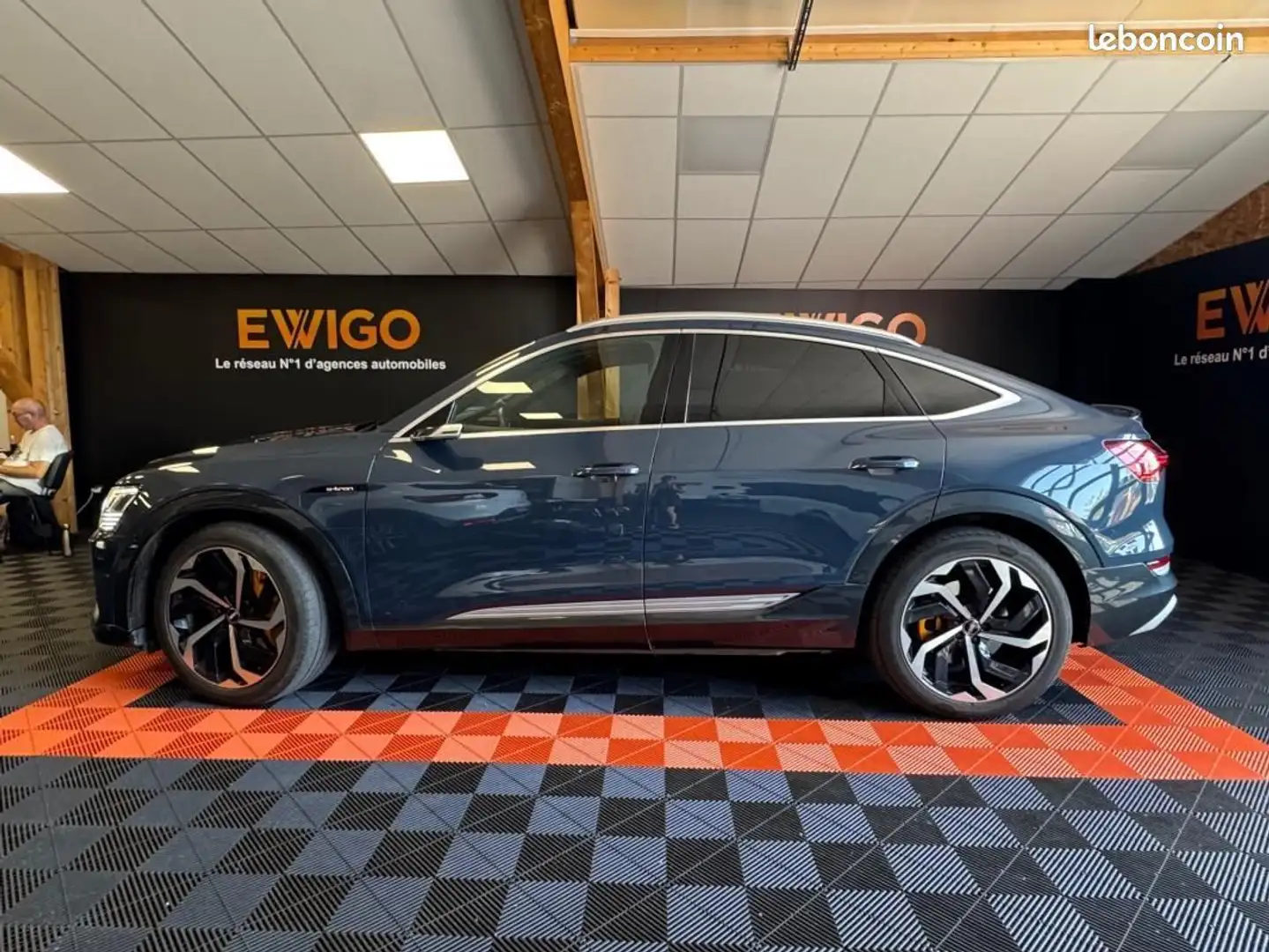 Audi e-tron 55 SPORTBACK QUATTRO S line Blauw - 2