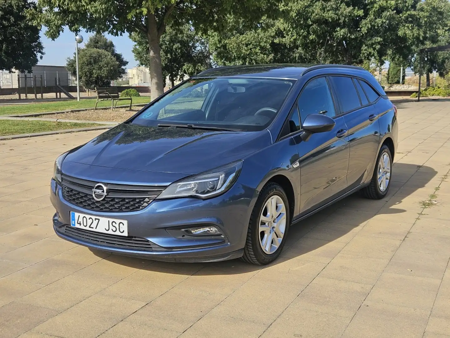 Opel Astra 1.6CDTi Business 110 Blau - 2