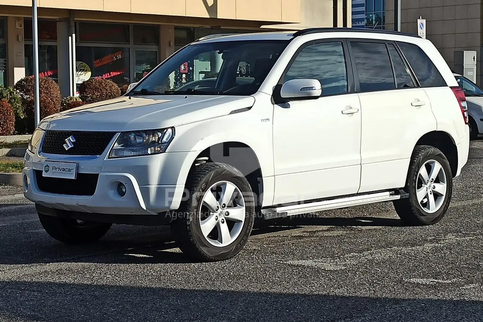 Suzuki Grand Vitara 1.9 DDiS 5 porte Crossover UNIPROP GANCIO TRAINO Bianco - 1
