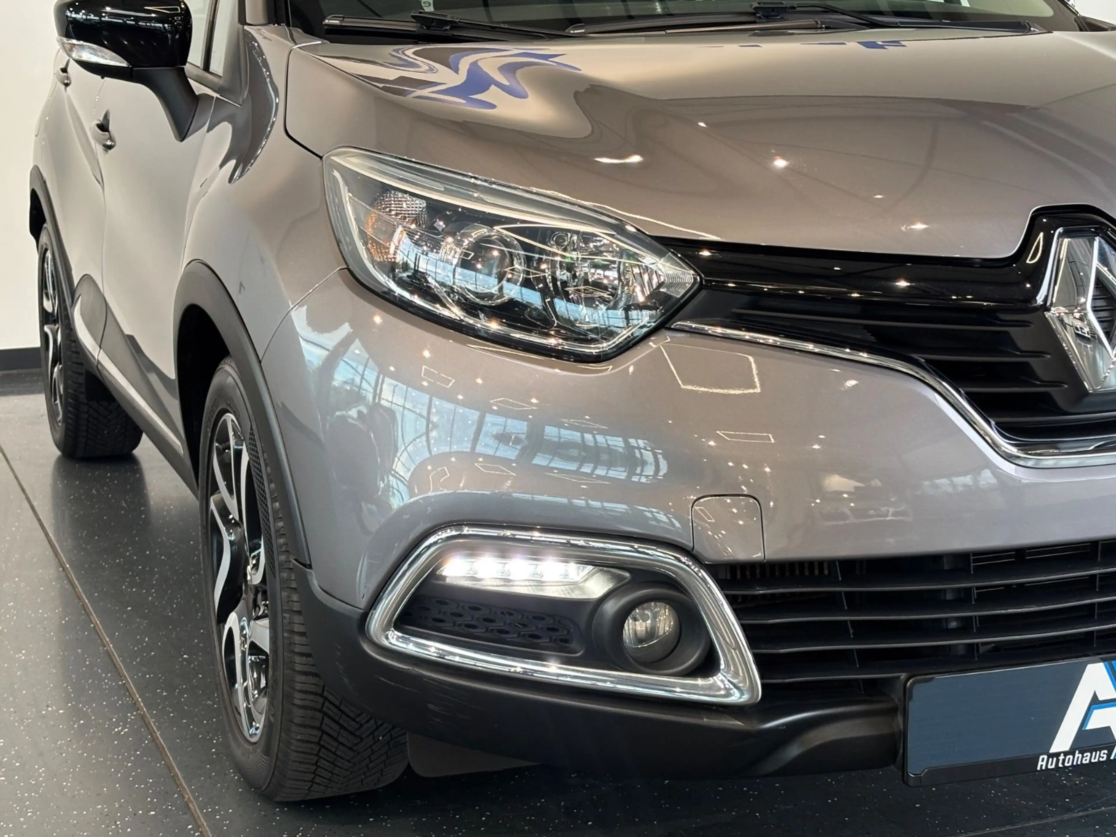 Renault Captur Luxe**Automatik**Scheckheftgepflegt** — photo 3