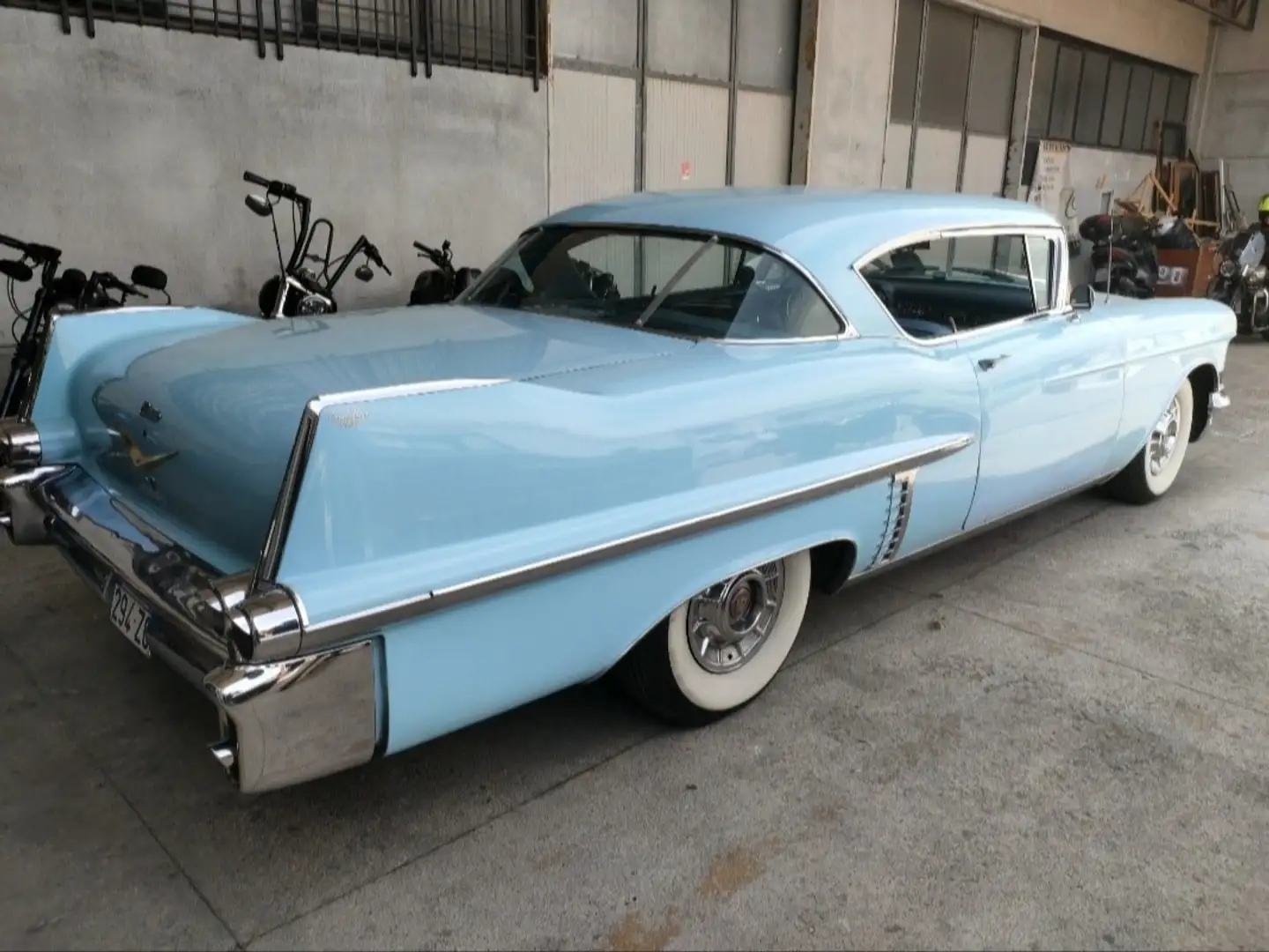 Cadillac Deville Fleetwood Blauw - 2