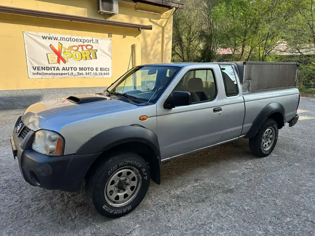 Nissan NP300 2.5 TDI - 4x4