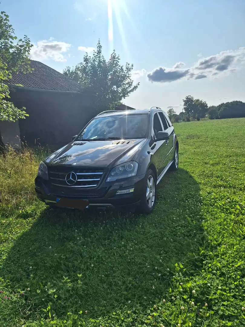 Mercedes-Benz ML 300 CDI 4Matic 7G-TRONIC DPF BlueEFFICIENCY Grand Edit Schwarz - 1