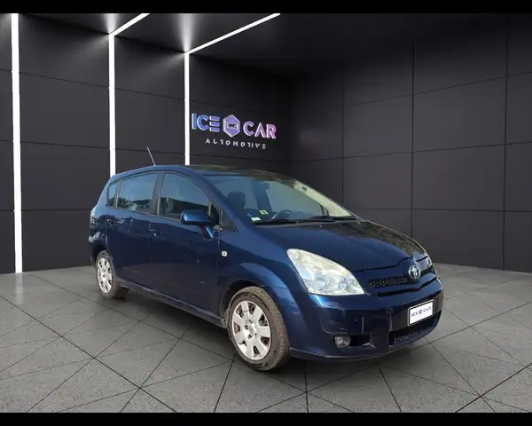 Toyota Corolla Verso view 3