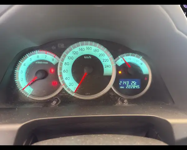 Toyota Corolla Verso view 12