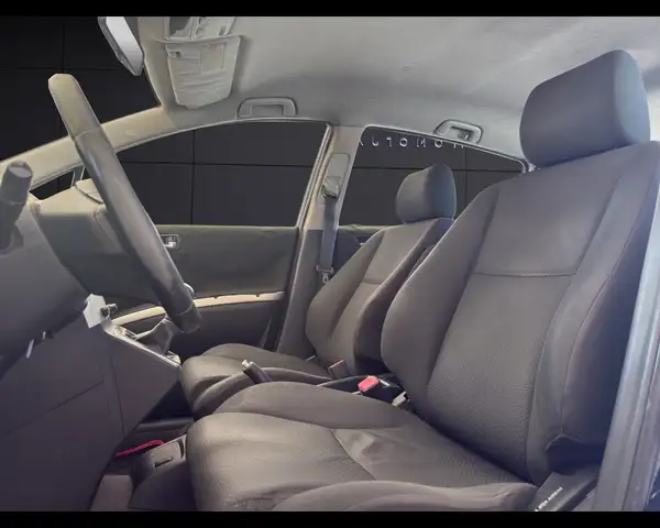 Toyota Corolla Verso view 9