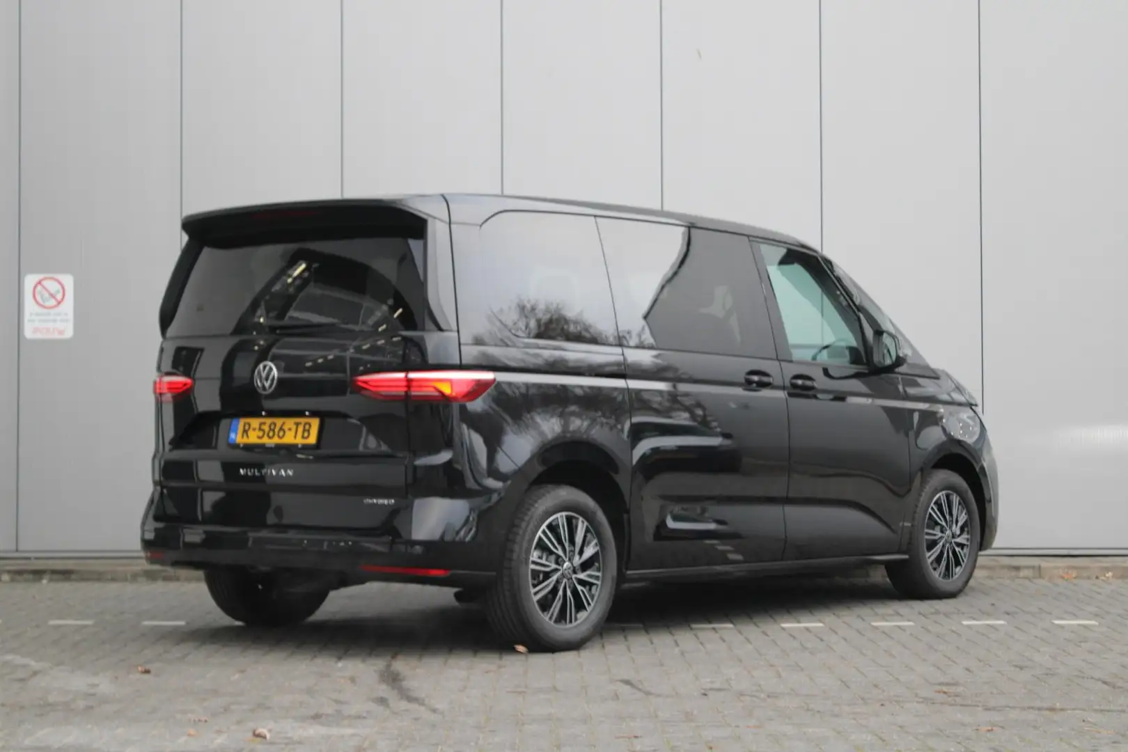 Volkswagen T7 Multivan 1.4 218pk eHybrid L1H1 Life Business | Vis-a-Vis M Noir - 2