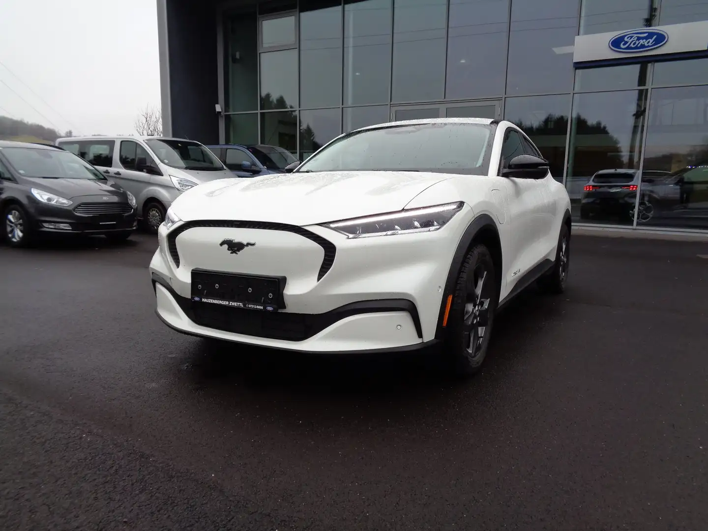 Ford Mustang Mach-E Basis Weiß - 1