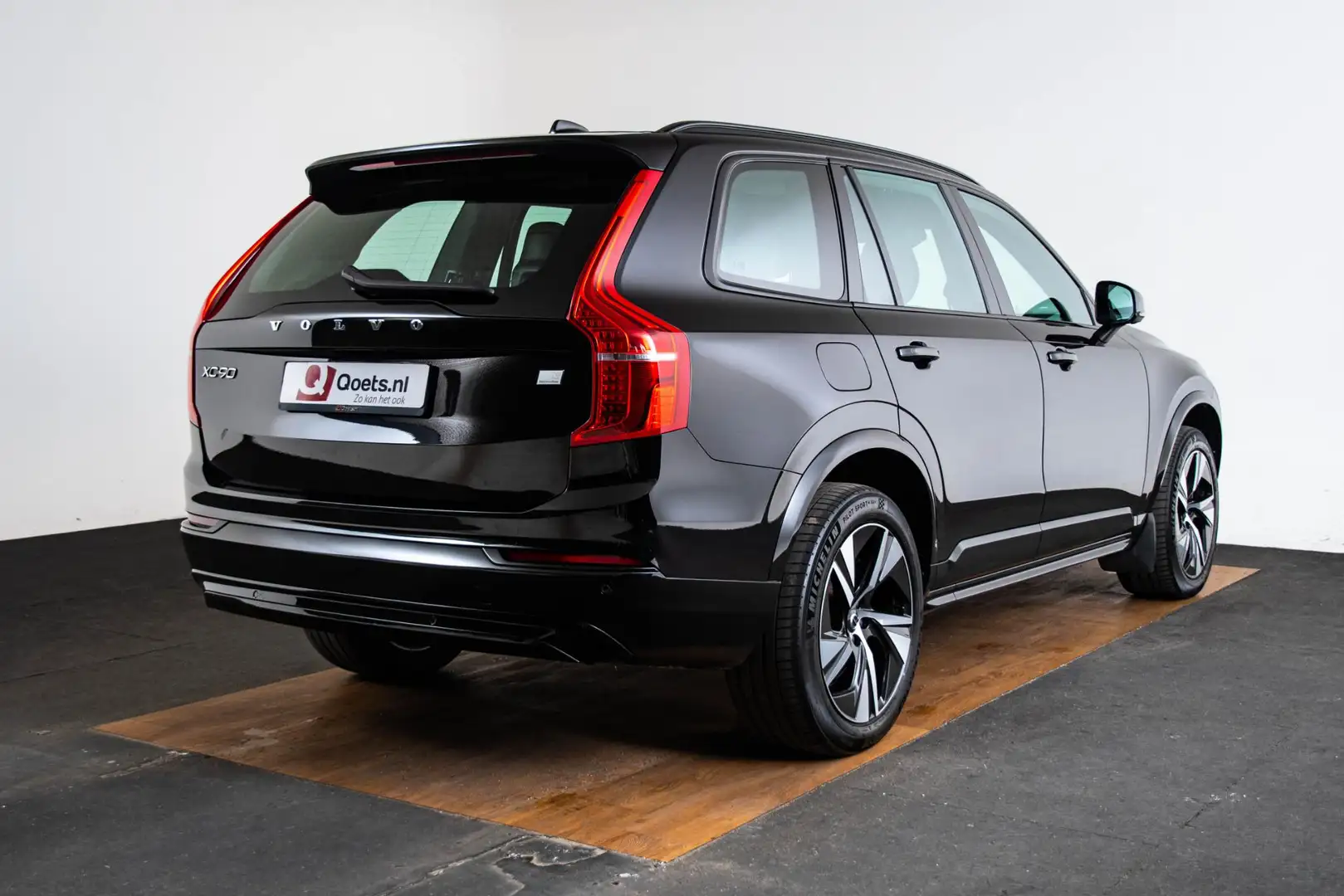 Volvo XC90 2.0 T8 Recharge AWD R-Design Long Range - Panorama Zwart - 2