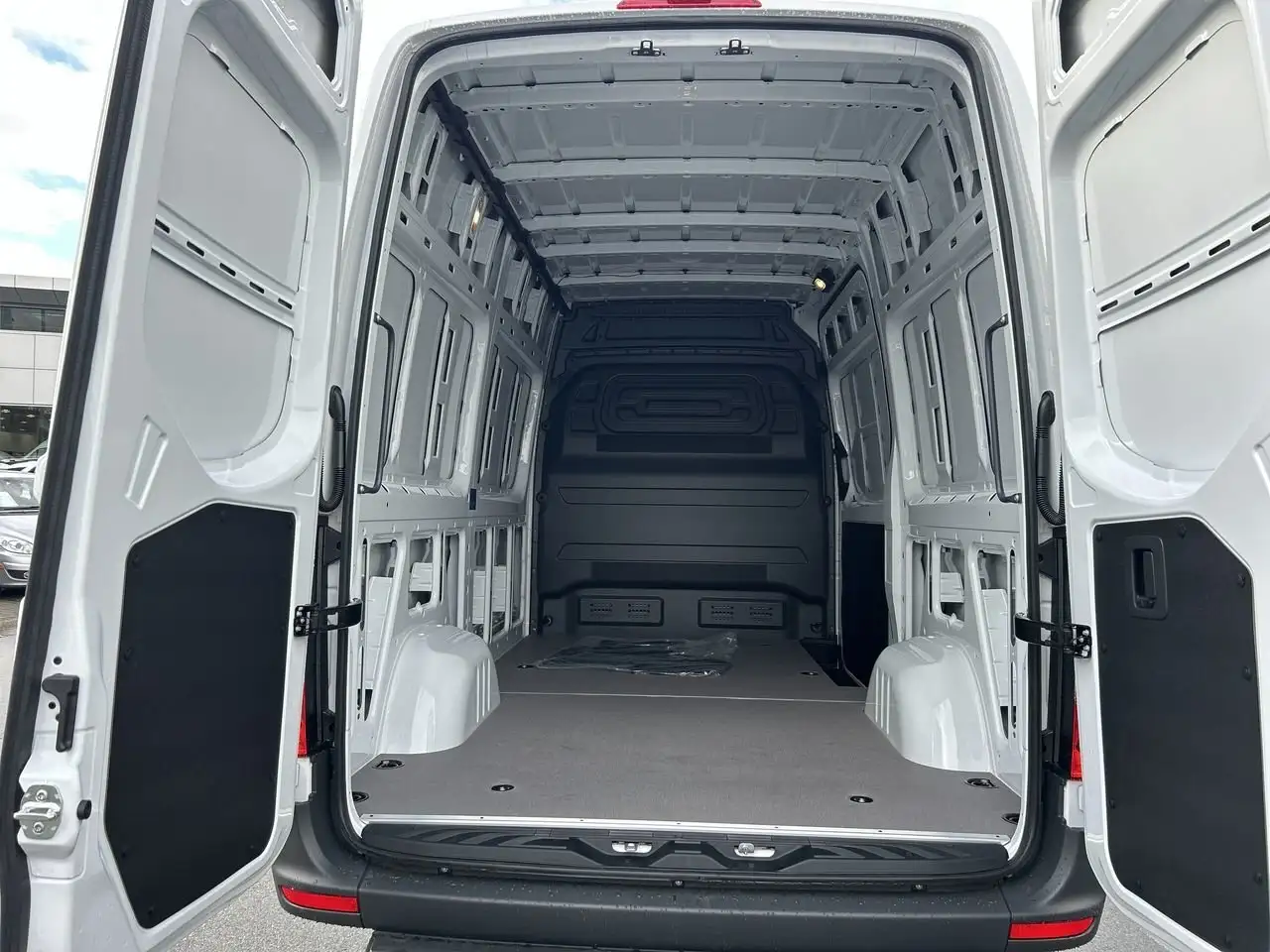 Mercedes-Benz Sprinter photo Mercedes-Benz Sprinter