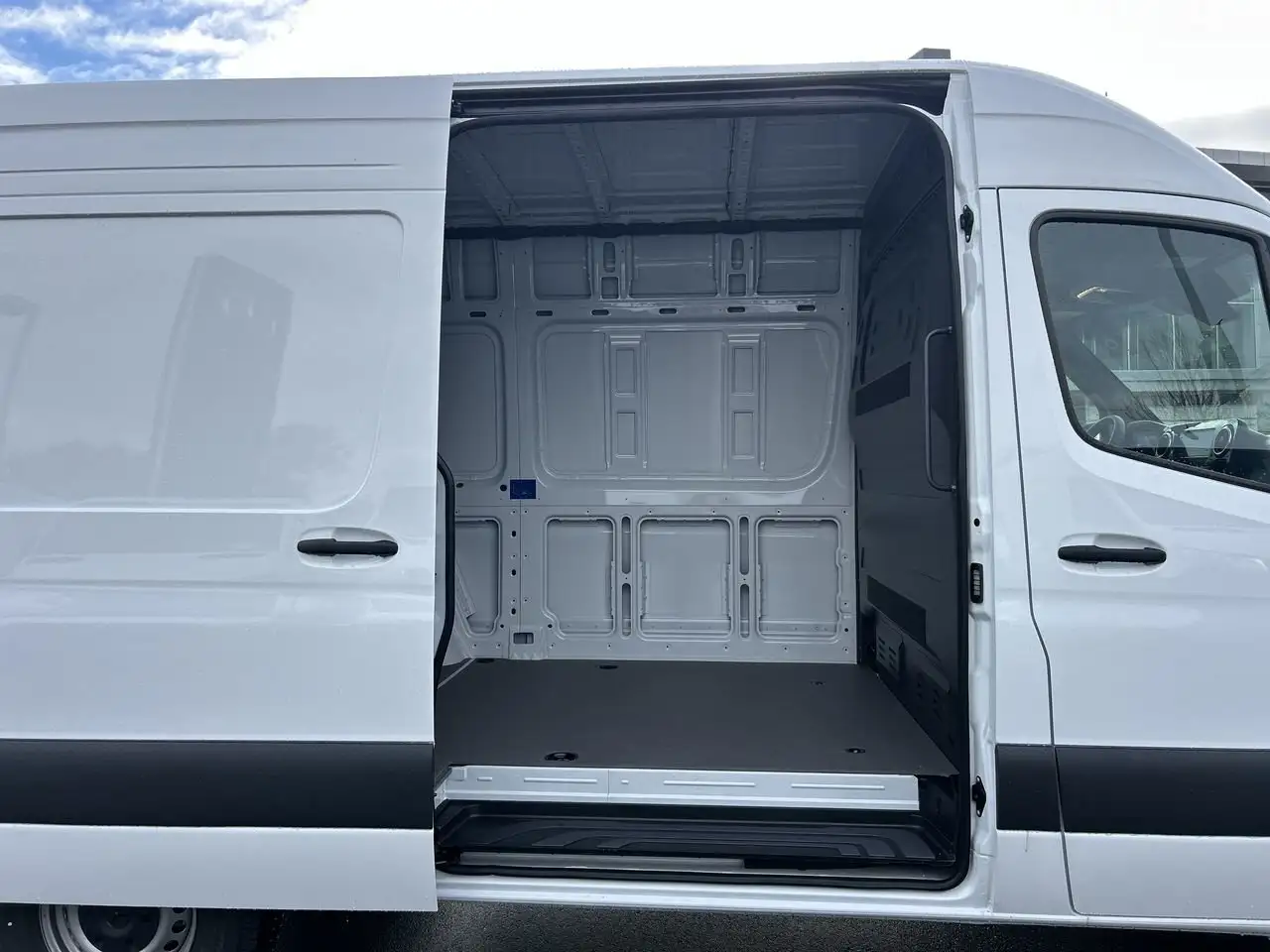 Mercedes-Benz Sprinter photo Mercedes-Benz Sprinter