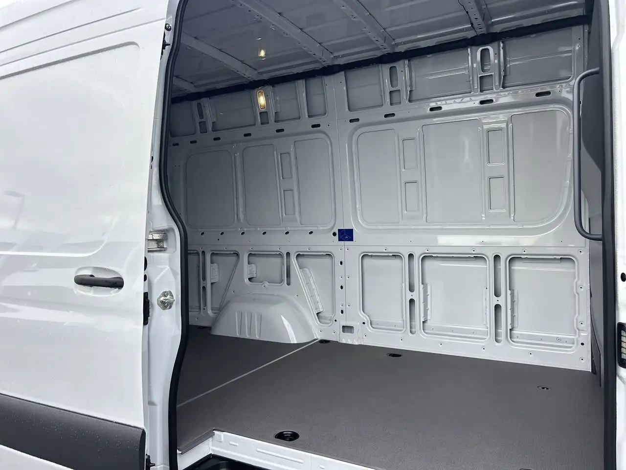 Mercedes-Benz Sprinter photo Mercedes-Benz Sprinter