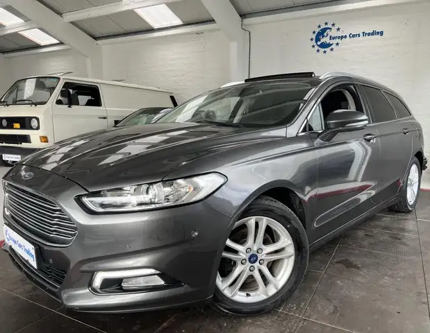 Ford Mondeo TITANIUM 2.0 TDCI TOIT PANO BOITE AUTO GAR 12M