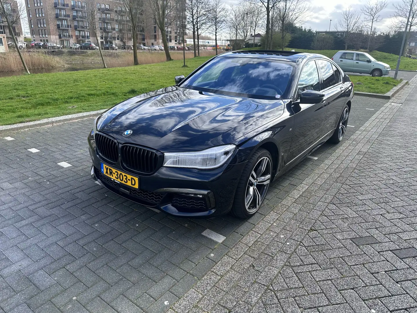BMW 740 740d xDr. High Exec. Fekete - 1