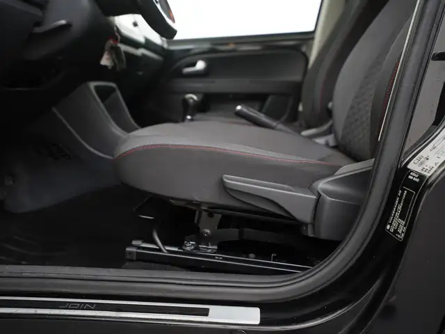 Volkswagen up! view 24