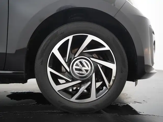 Volkswagen up! view 22