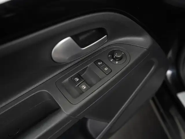 Volkswagen up! view 25