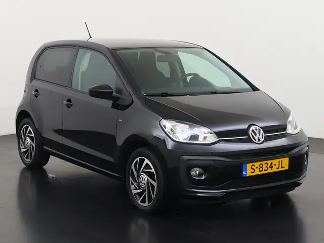 Volkswagen up! view 29