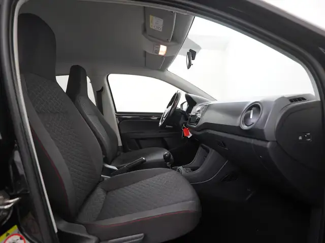 Volkswagen up! view 3