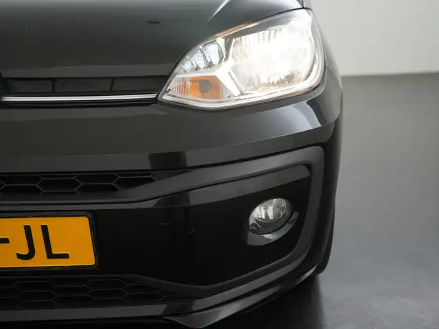 Volkswagen up! view 16