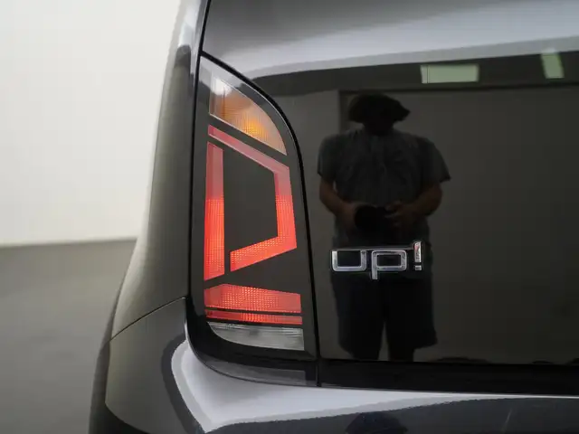 Volkswagen up! view 18