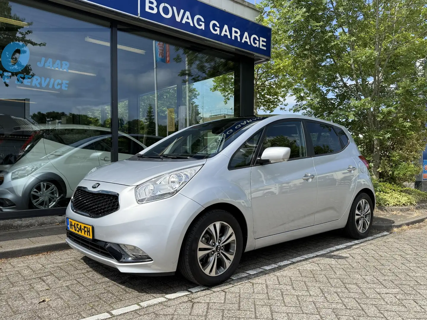 Kia Venga 1.6 CVVT ExecutiveLine Gris - 1