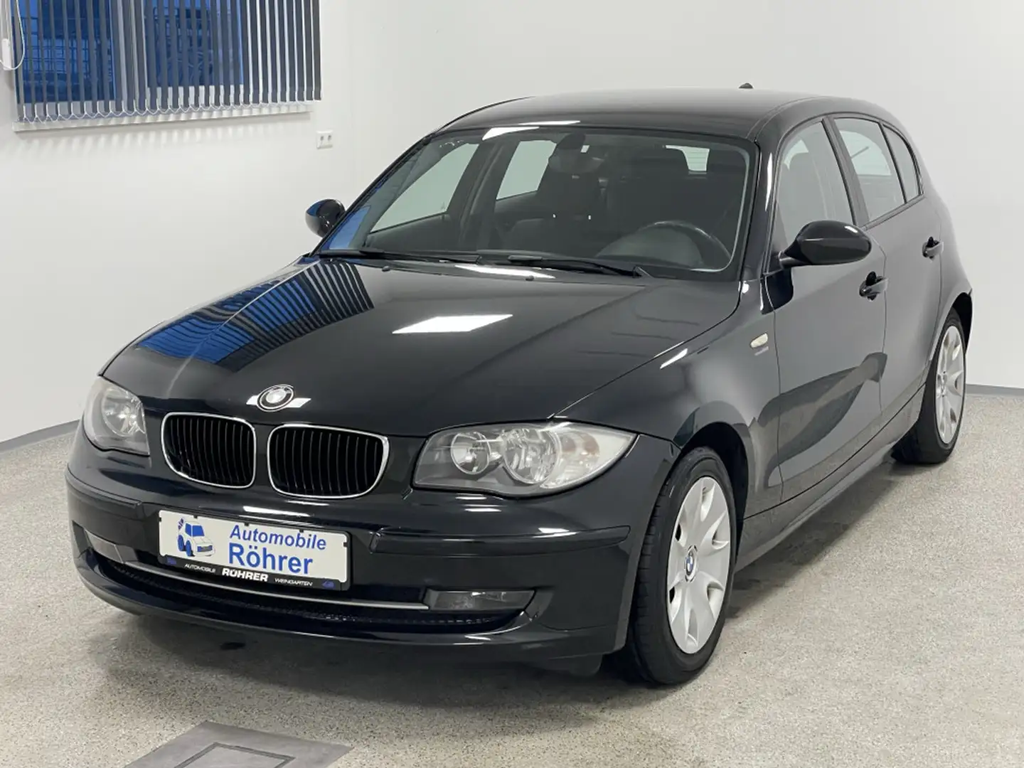 BMW 118 i 5-Türer Einparkhilfe Sitzheizung Schwarz - 1