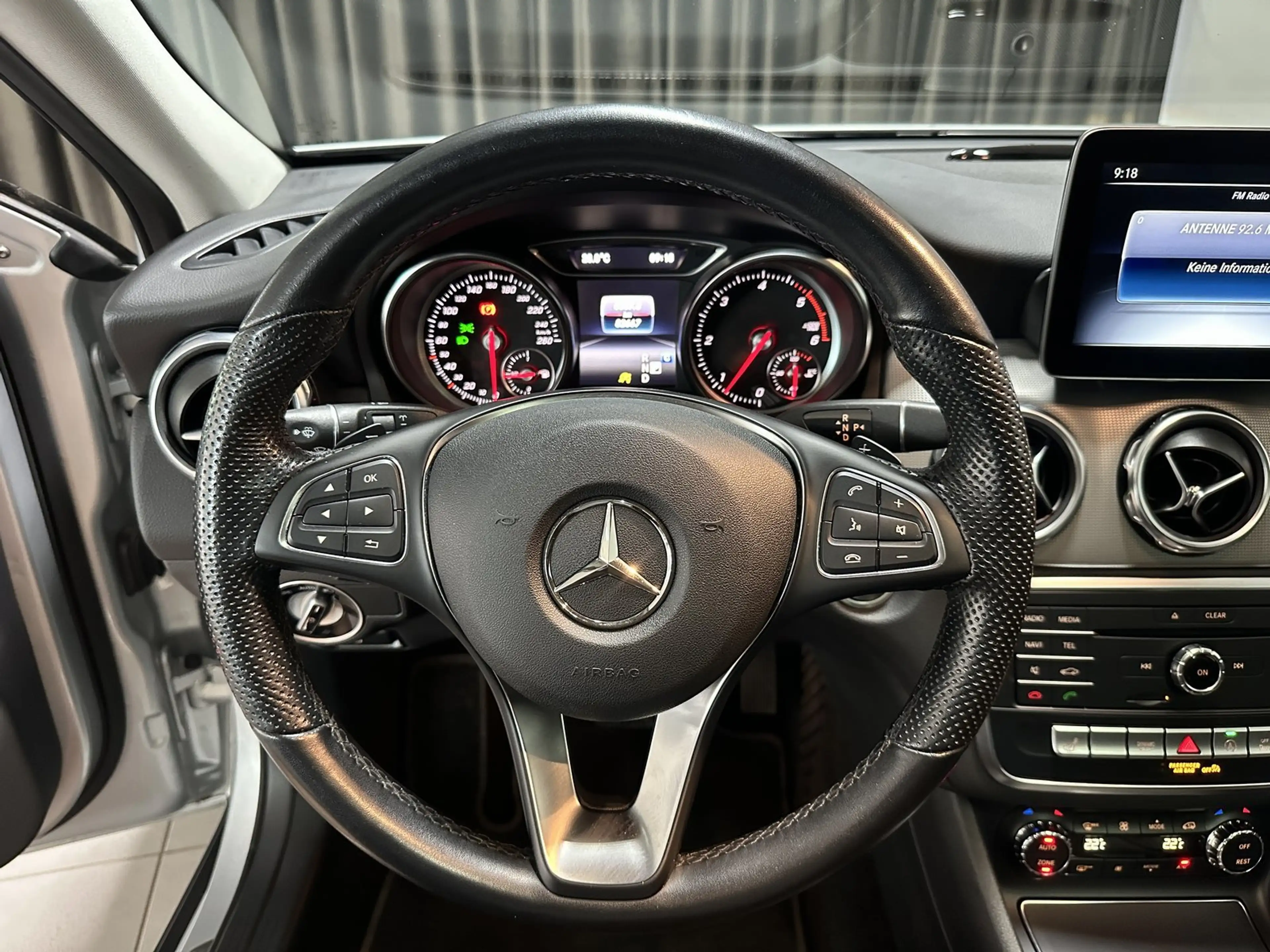 Mercedes-Benz GLA 220 d Sport Utility Night Tot/Memo/Pano/360° — photo 4