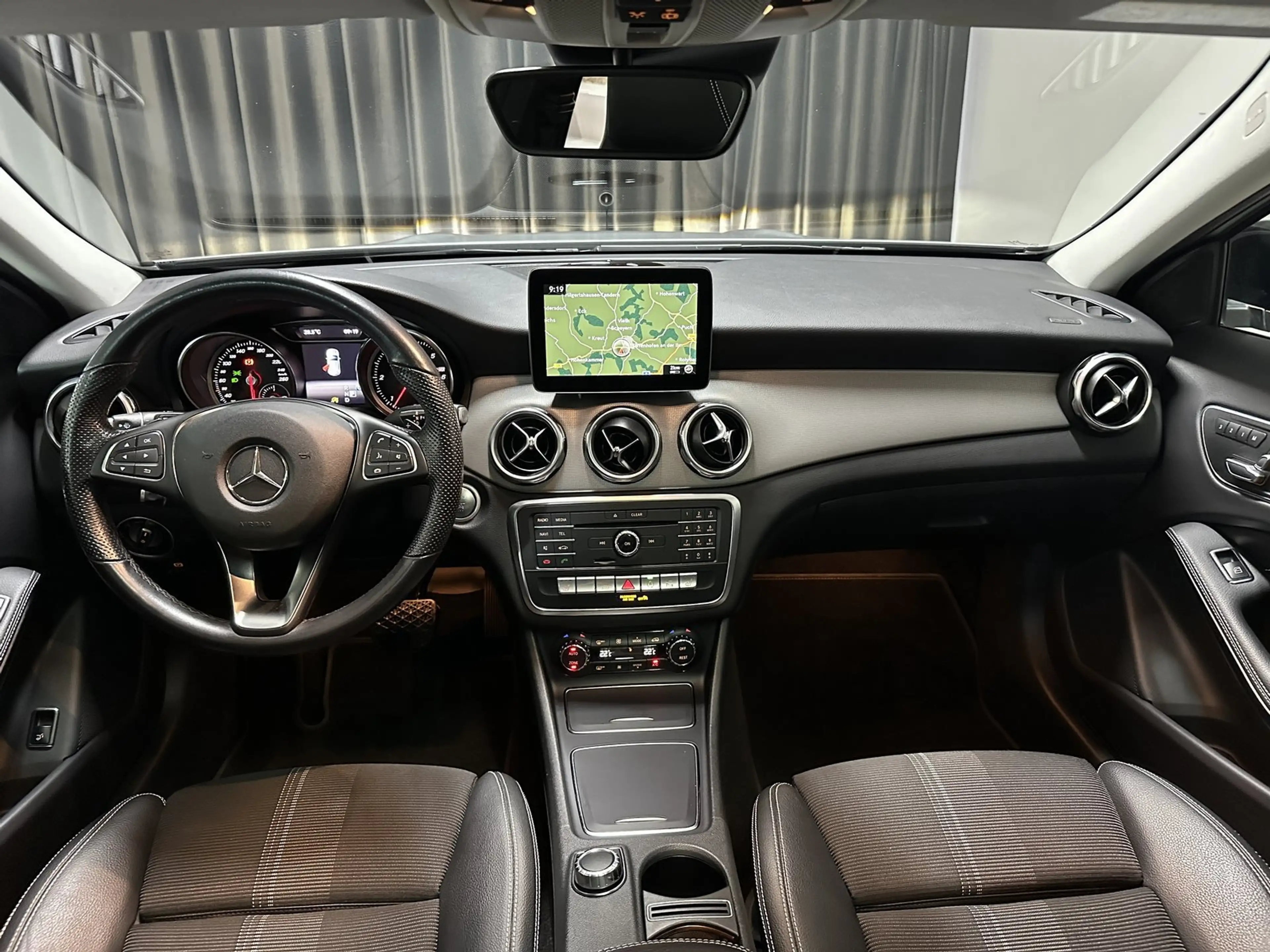 Mercedes-Benz GLA 220 d Sport Utility Night Tot/Memo/Pano/360° — photo 5