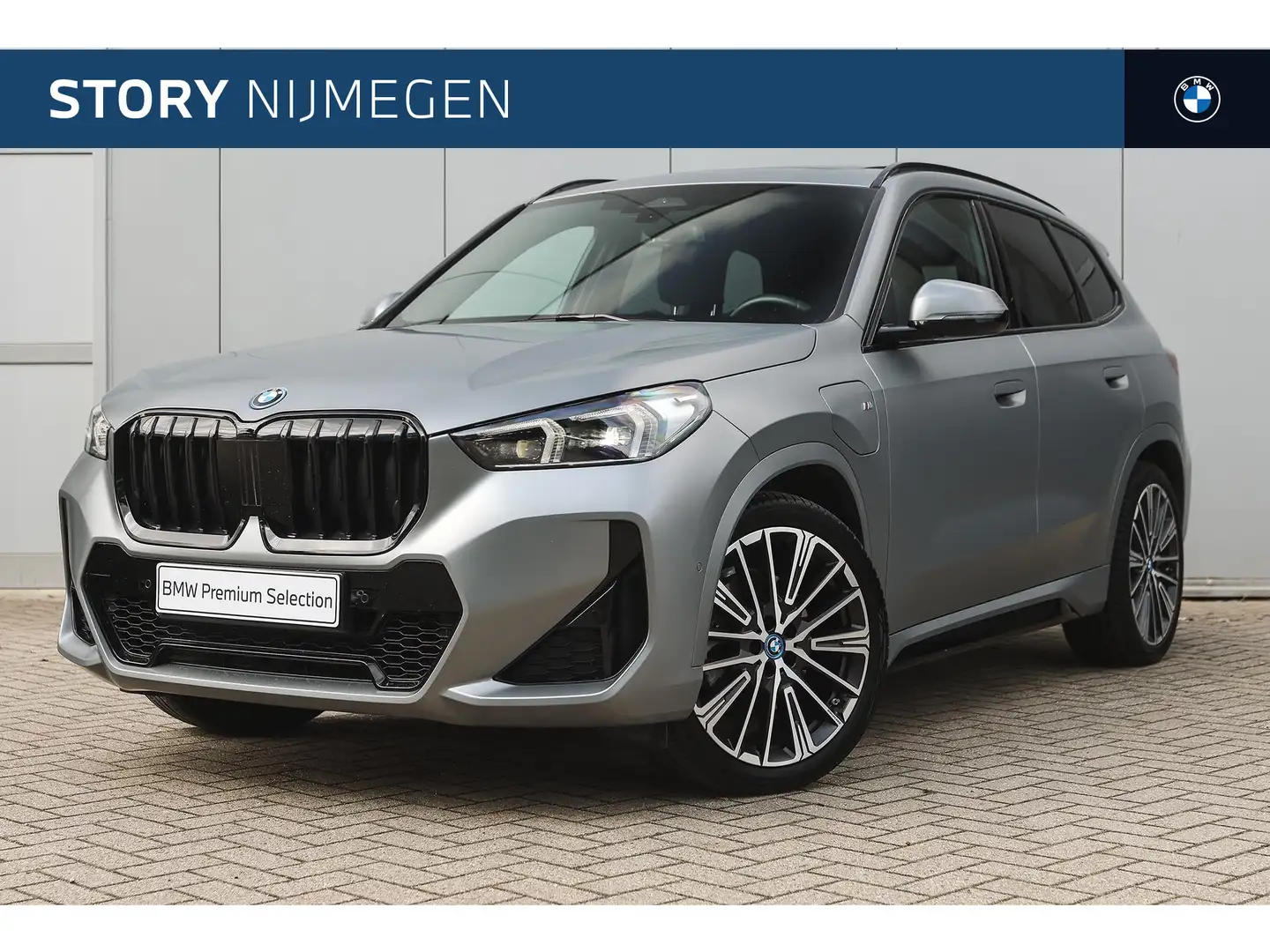 BMW X1 xDrive30e M Sport Automaat / Panoramadak / Trekhaa Grijs - 1