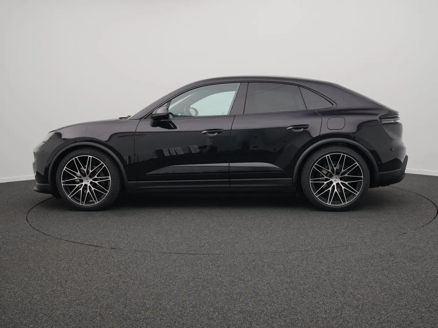 Porsche Macan 4 Schwarz - 2
