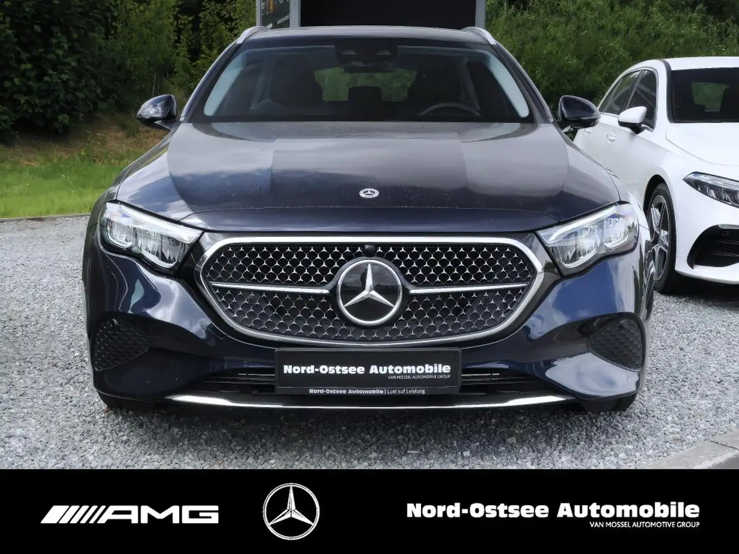 Mercedes-Benz E 220 d T AVANTGARDE KAMERA AHK DISTR. LED MBUX Blau - 2