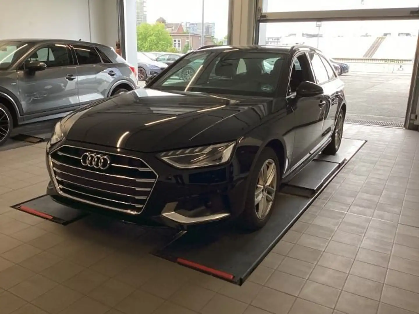 Audi A4 40 TDI advanced S tronic NAVI/PANO/ACC Schwarz - 2
