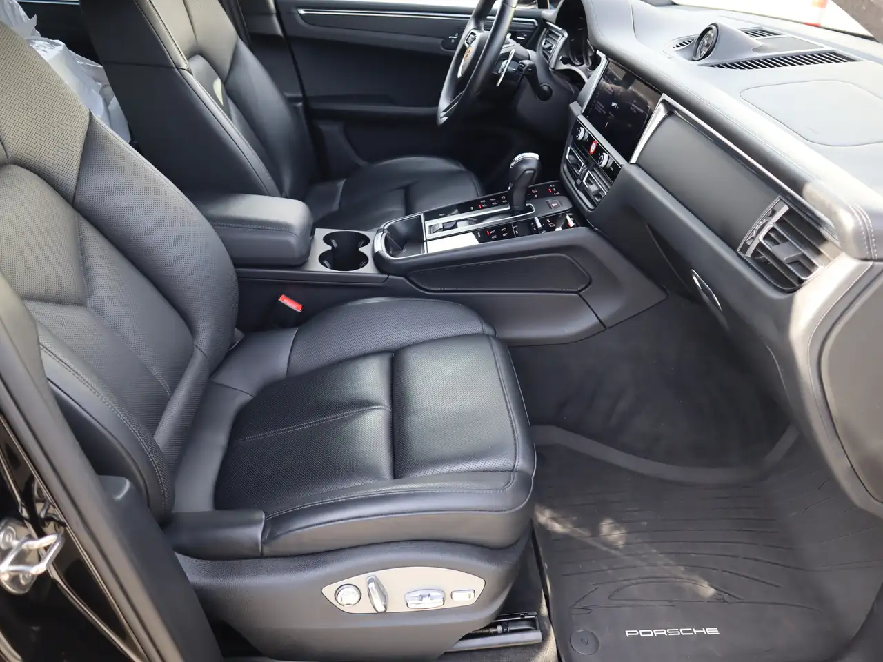 Porsche Macan снимка Porsche Macan