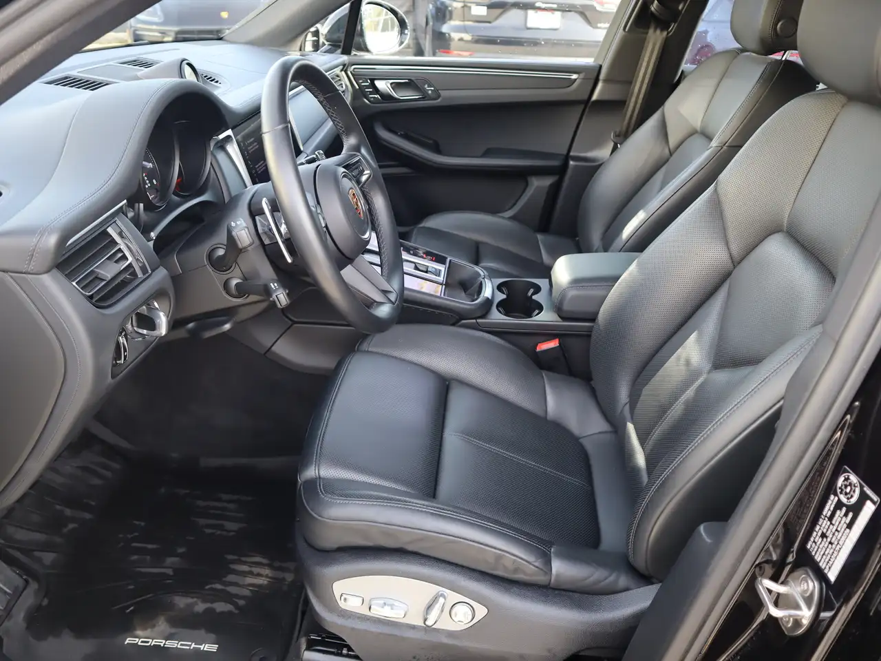 Porsche Macan снимка Porsche Macan