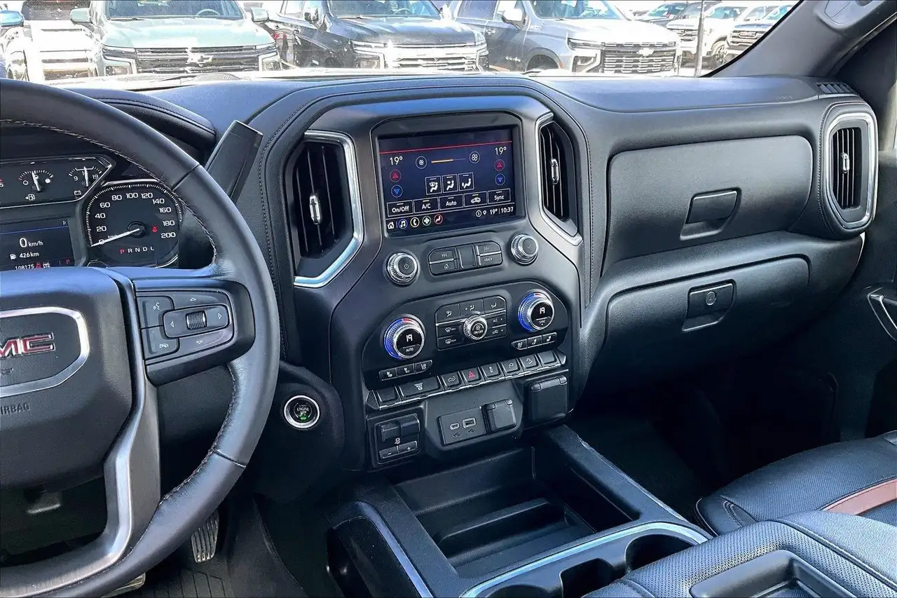 GMC Sierra 3500HD снимка GMC Sierra 3500HD
