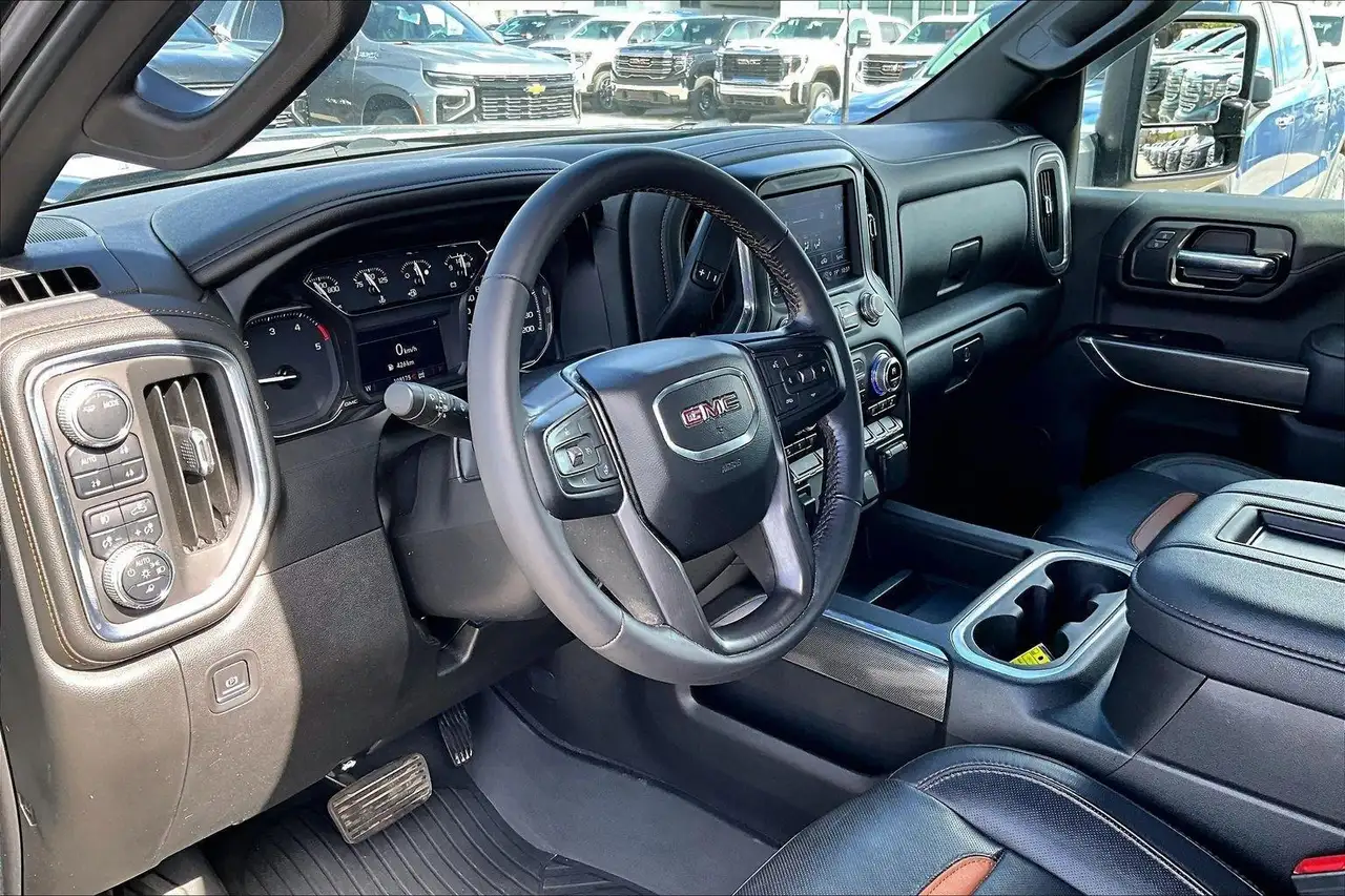 GMC Sierra 3500HD снимка GMC Sierra 3500HD