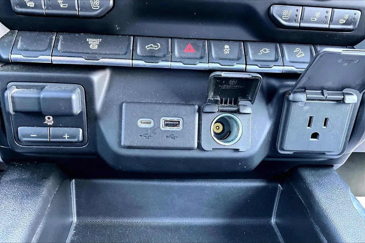 GMC Sierra 3500HD снимка GMC Sierra 3500HD