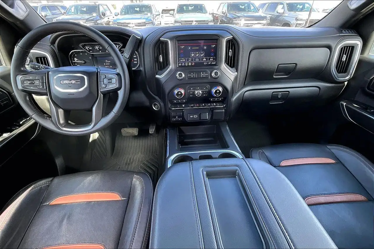 GMC Sierra 3500HD снимка GMC Sierra 3500HD