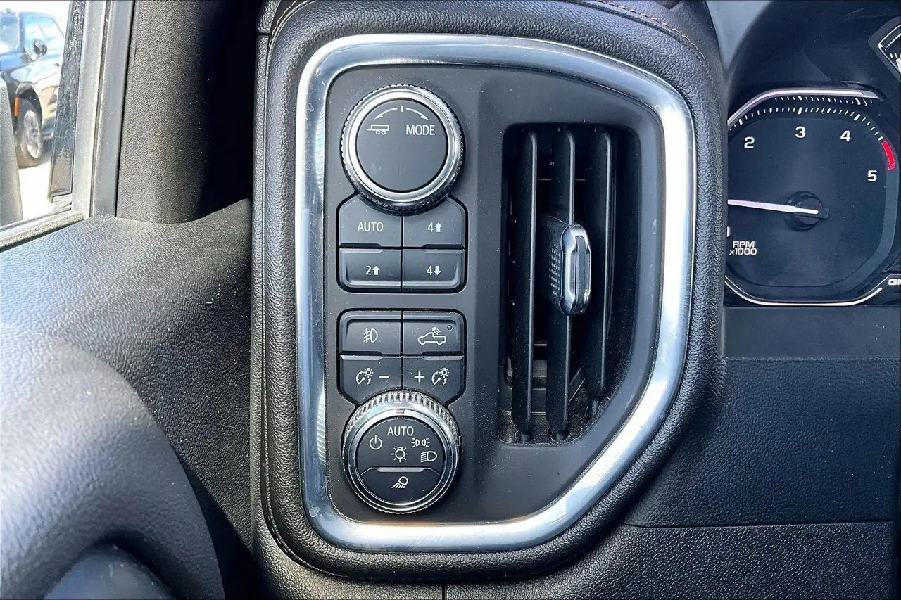 GMC Sierra 3500HD снимка GMC Sierra 3500HD